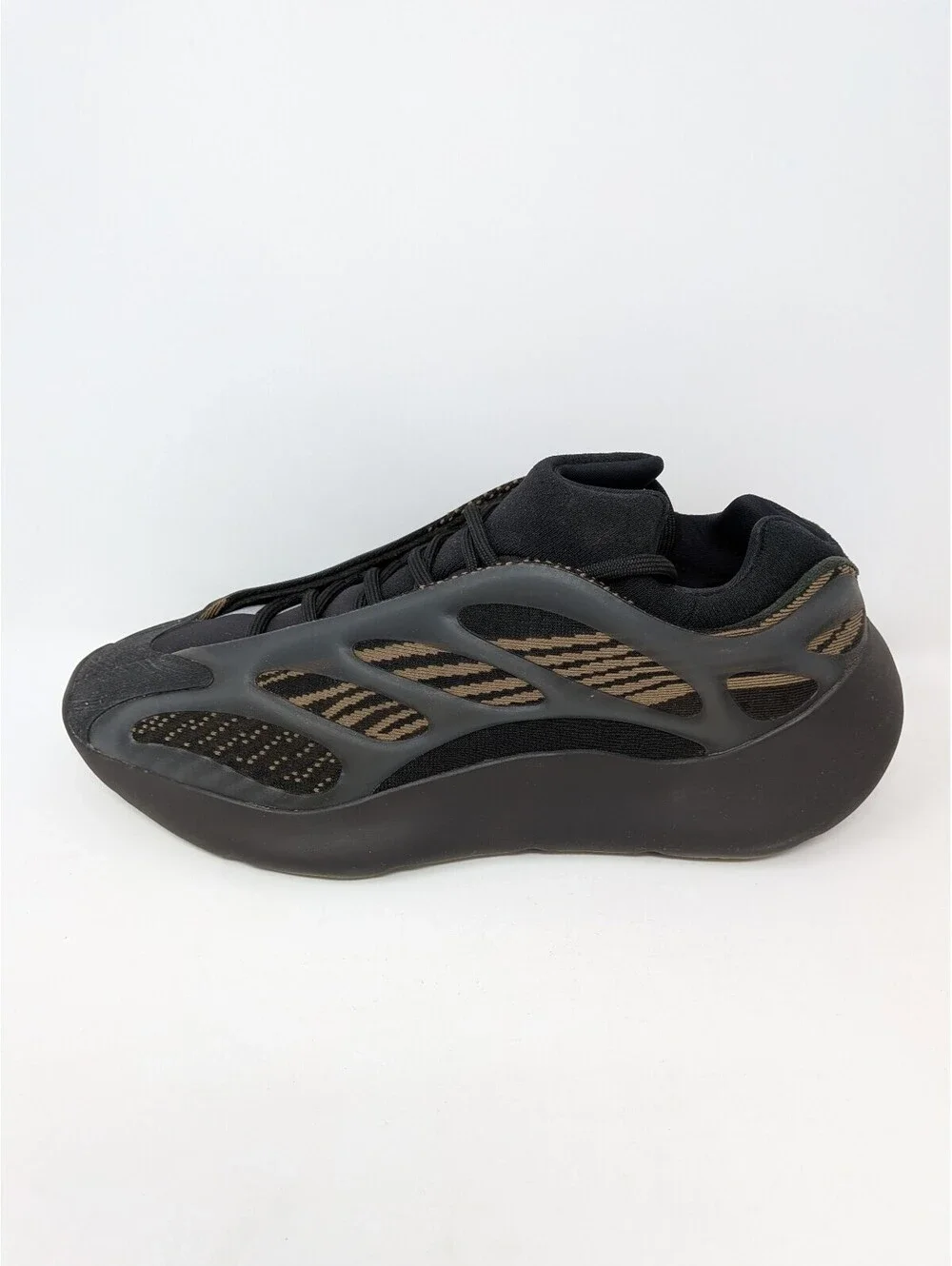 adidas Yeezy 700 V3 Clay Brown GY0189 Men's Size 10.5 OG Box Extra Laces